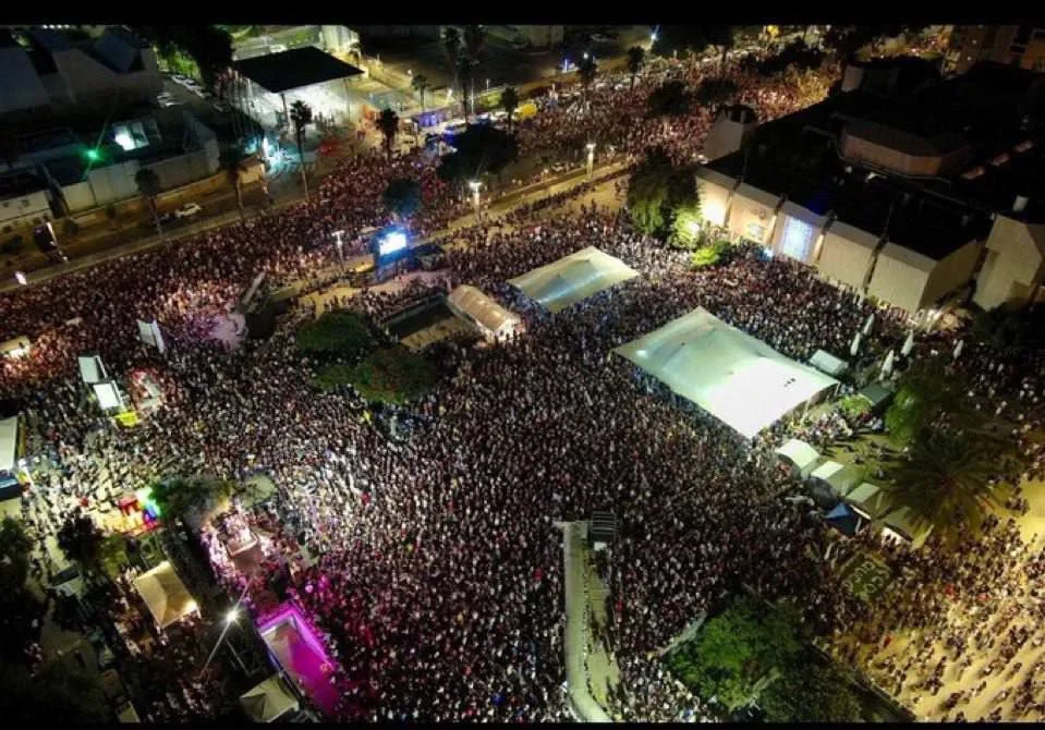 До 100 тысяч человек вышли на улицы Тель Авива в знак протеста против решения Нетаньяху оккупировать Газу