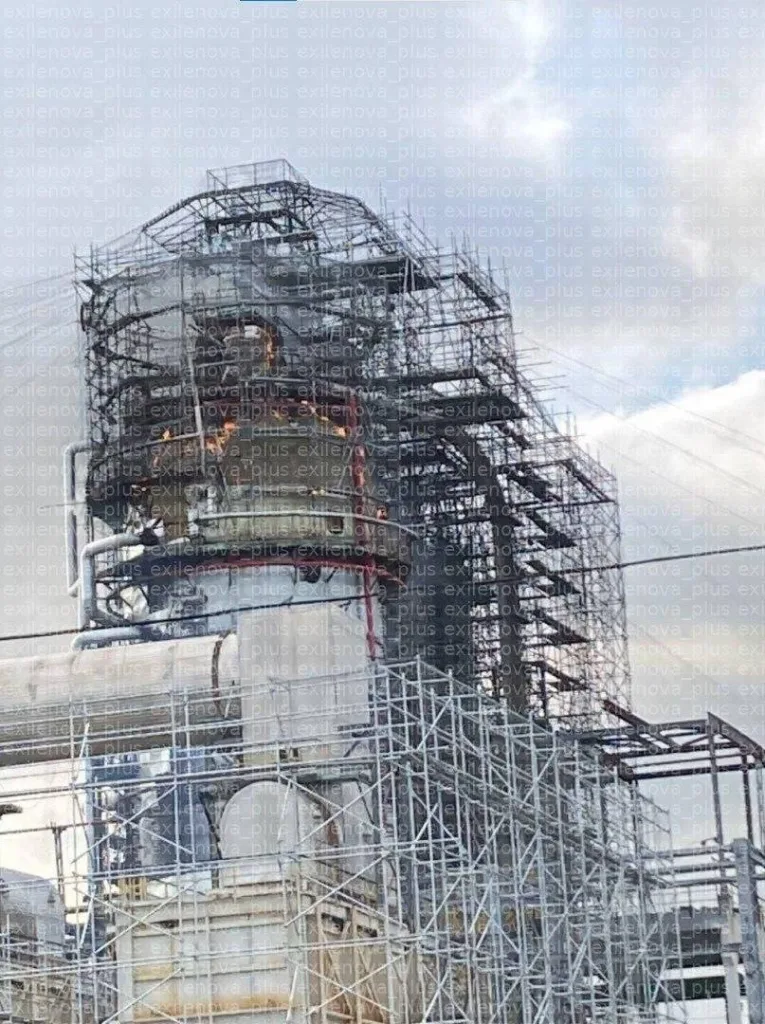 Сызранский НПЗ, подвергшийся сегодня атаке украинских дронов-камикадзе, был оборудован защитными конструкциями, однако они оказались повреждены ударами дронов