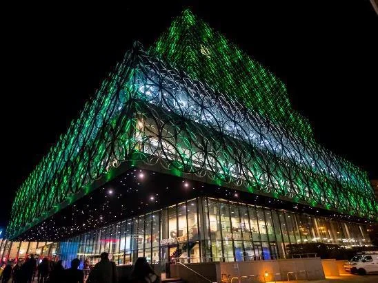 Британия под зеленым флагом. Как страна уступила улицы мигрантам