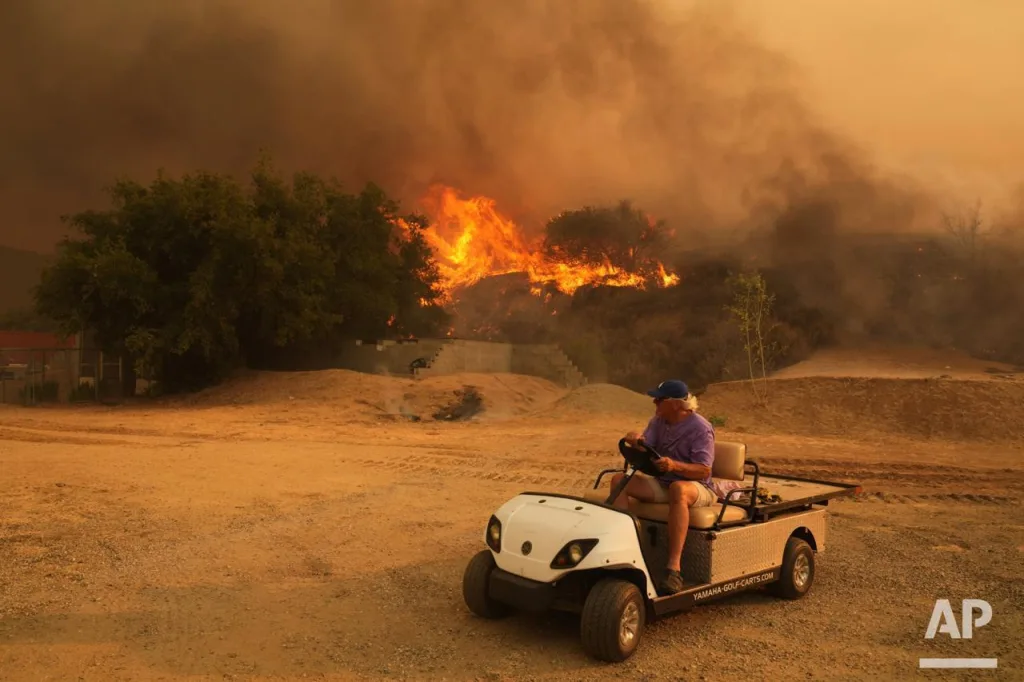 Калифорнию снова охватили масштабные пожары – эвакуируются десятки тысяч человек