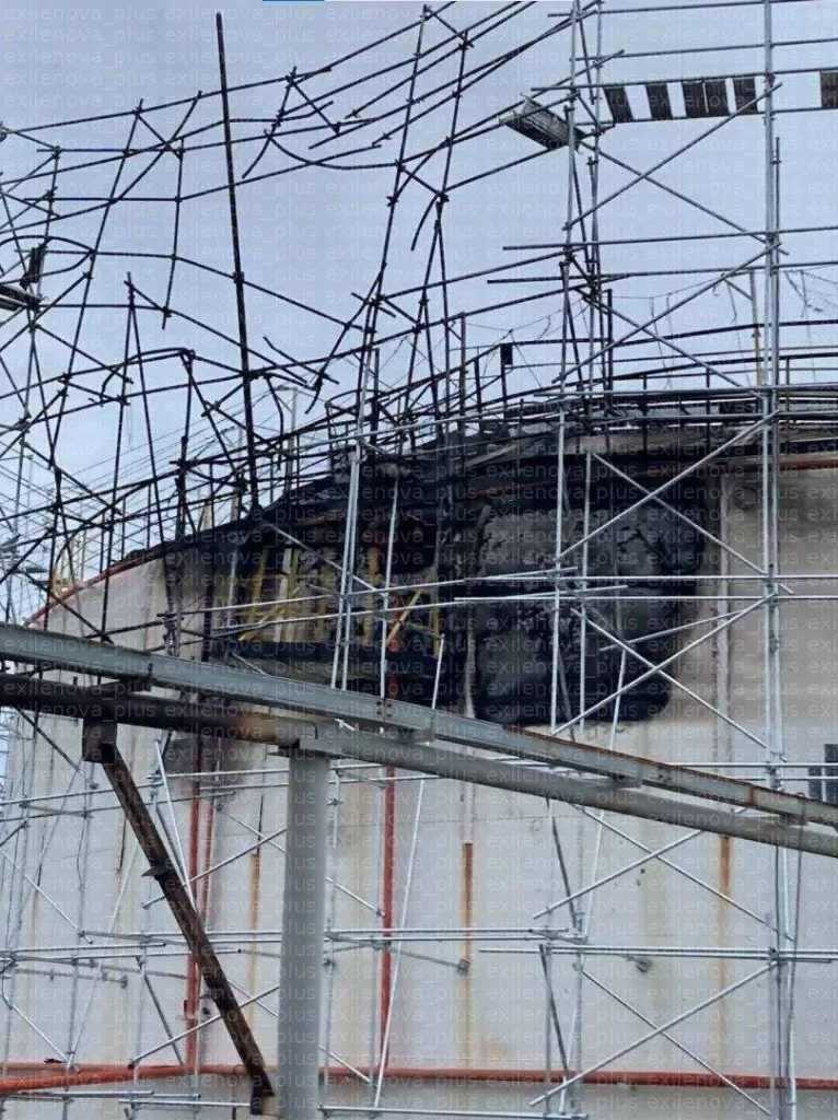 Сызранский НПЗ, подвергшийся сегодня атаке украинских дронов-камикадзе, был оборудован защитными конструкциями, однако они оказались повреждены ударами дронов