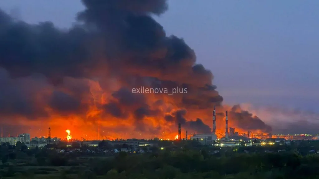 Прошедшей ночью украинские дроны-камикадзе атаковали Куйбышевский НПЗ в Самарской области и Афипский НПЗ в Краснодарском крае