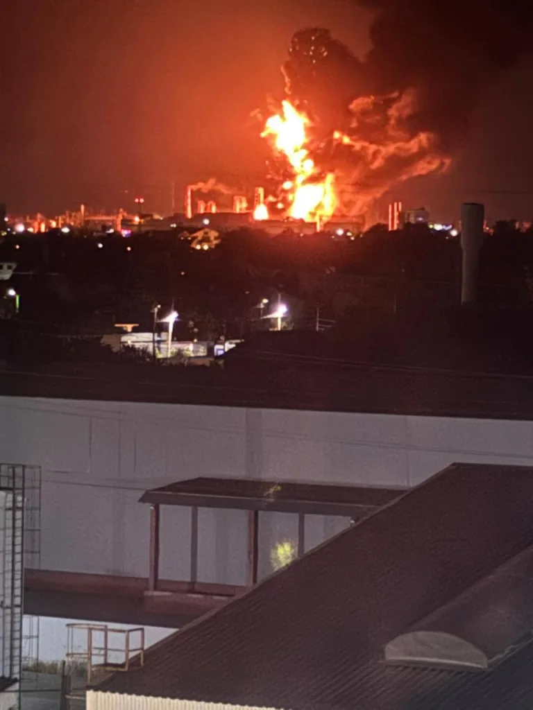 Прошедшей ночью дроны-камикадзе противника атаковали Краснодарский НПЗ и повторно атаковали Сызранский НПЗ в Самарской области