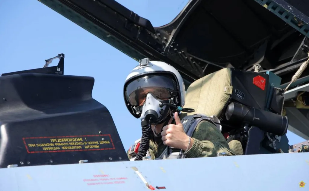 На 61-ю истребительную авиационную базу ВВС и войск ПВО РБ в Барановичах прибыла очередная пара новых многофункциональных истребителей Су-30СМ2 постройки Иркутского авиационного завода