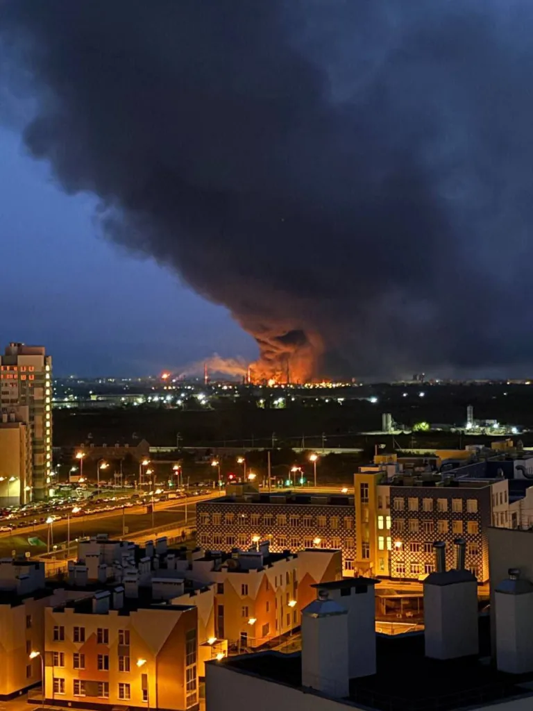 Прошедшей ночью украинские дроны-камикадзе атаковали Куйбышевский НПЗ в Самарской области и Афипский НПЗ в Краснодарском крае