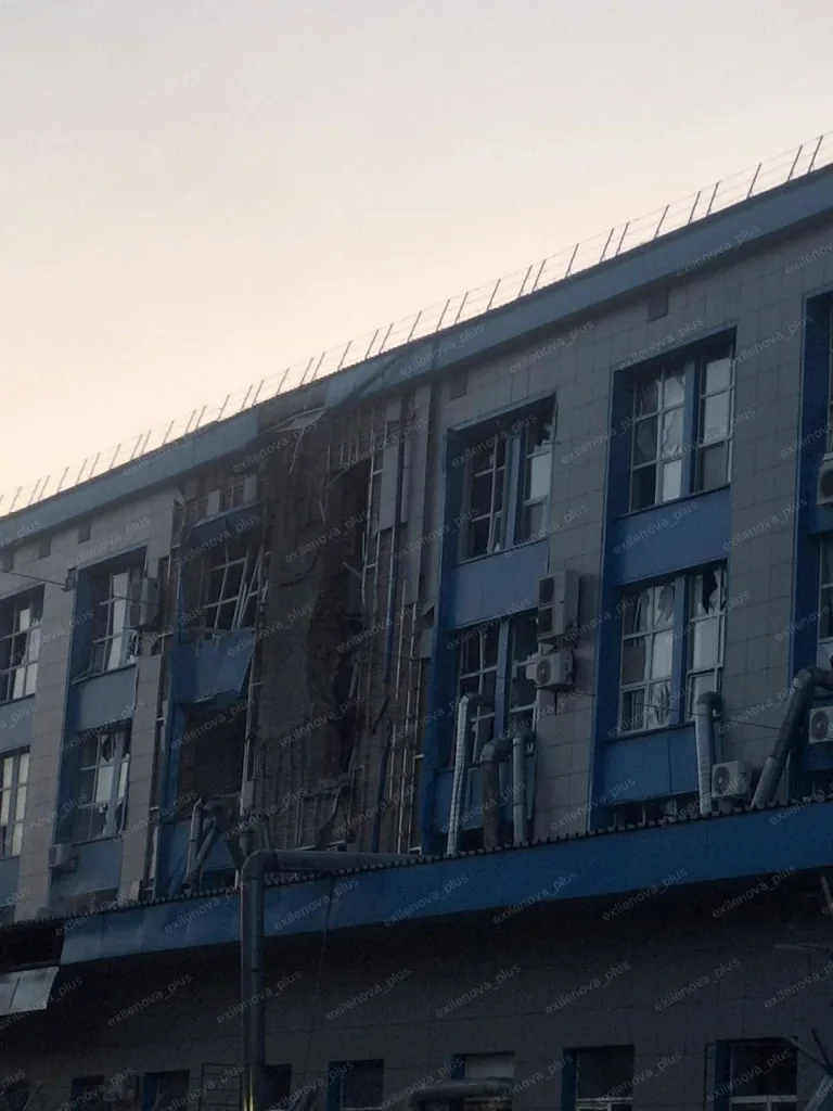 Сегодня рано утром украинские дроны-камикадзе нанесли удар по Арзамасскому приборостроительному заводу в Нижегородской области