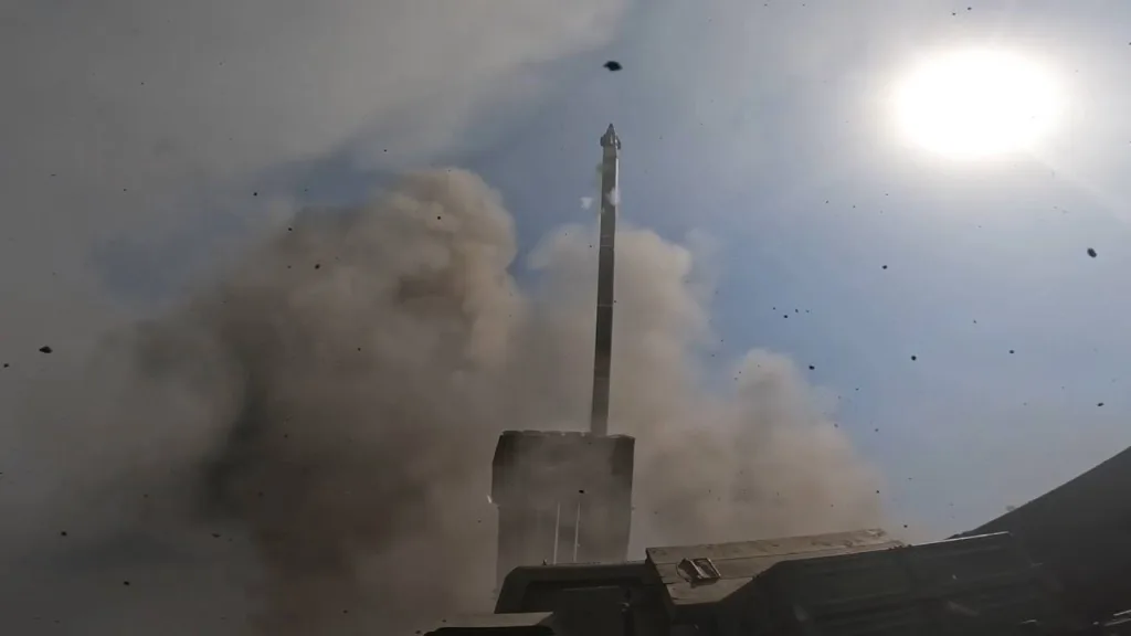 Кадры боевой работы расчёта РСЗО 9К515 «Торнадо-С» 79-й реактивной артиллерийской бригады группировки войск «Запад» на Харьковском направлении