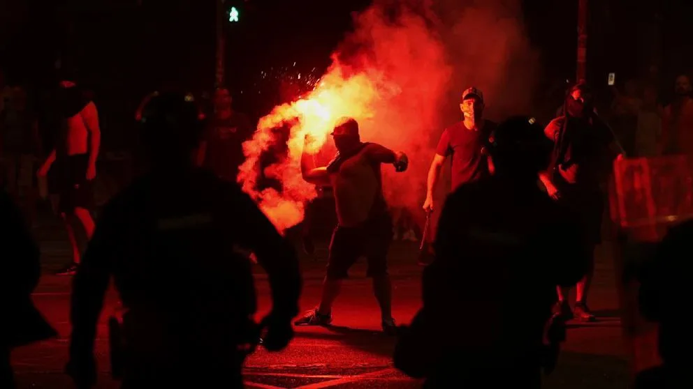 Протесты в Сербии выходят из-под контроля