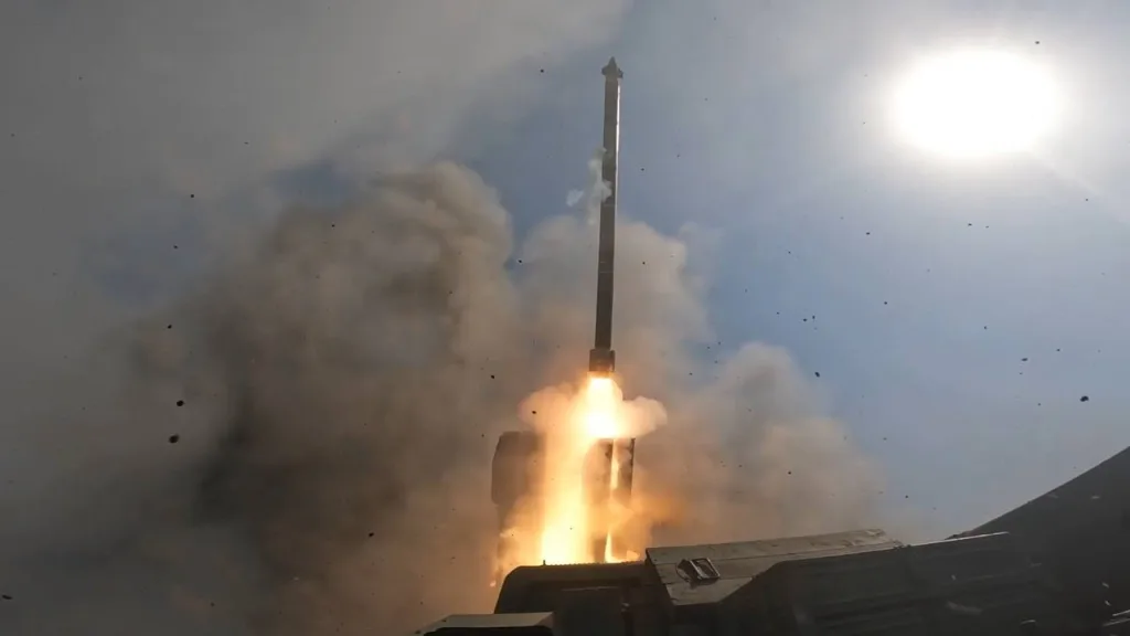 Кадры боевой работы расчёта РСЗО 9К515 «Торнадо-С» 79-й реактивной артиллерийской бригады группировки войск «Запад» на Харьковском направлении