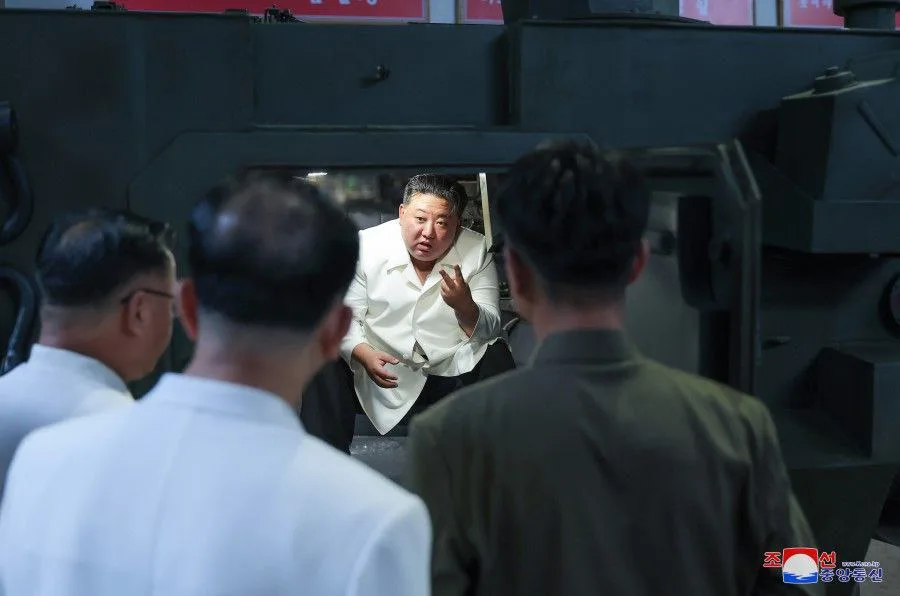 Продолжая тему колёсных БТР КНДР переходим, наконец-то, к ещё более загадочной современности