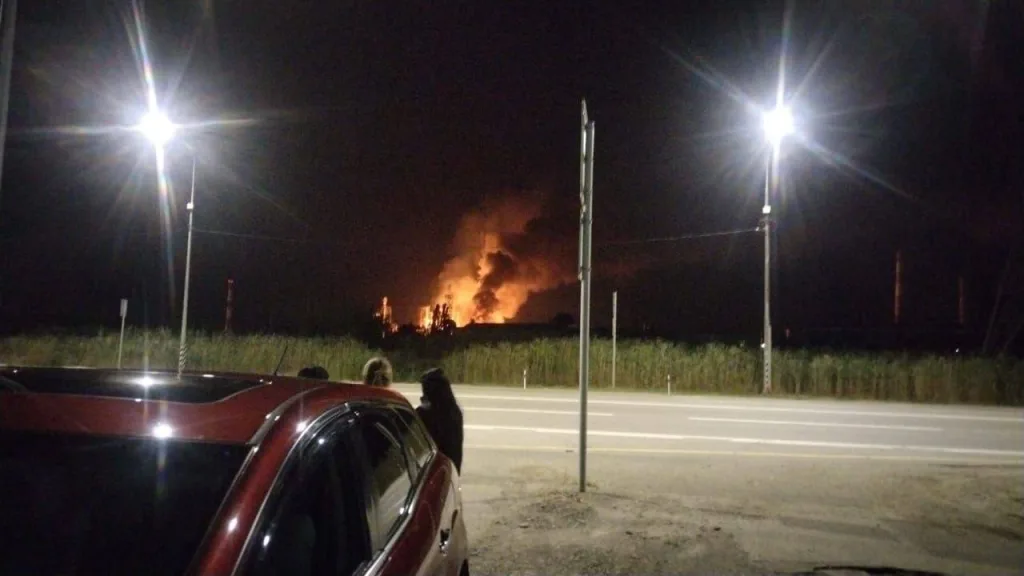 Прошедшей ночью украинские дроны-камикадзе атаковали Куйбышевский НПЗ в Самарской области и Афипский НПЗ в Краснодарском крае