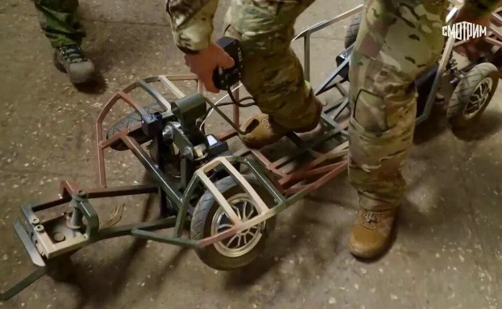 Украинская шиза, похоже, достигла пика: в медиа теперь всерьёз обсуждают новые дроны для бросков по трубам как в Судже