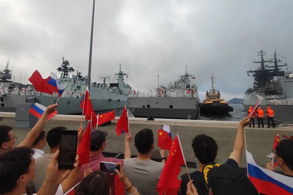 Корабли ВМФ России и ВМС НОАК вышли в Японское море для проведения учений «Морское взаимодействие-2025»