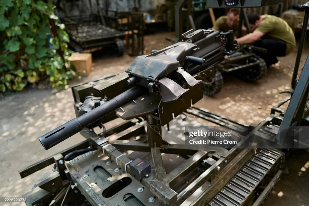 Использование различных комплексов военнослужащими роты наземных роботизированных комплексов «Альтер Эго» из состава 93-й ОМБр ВСУ