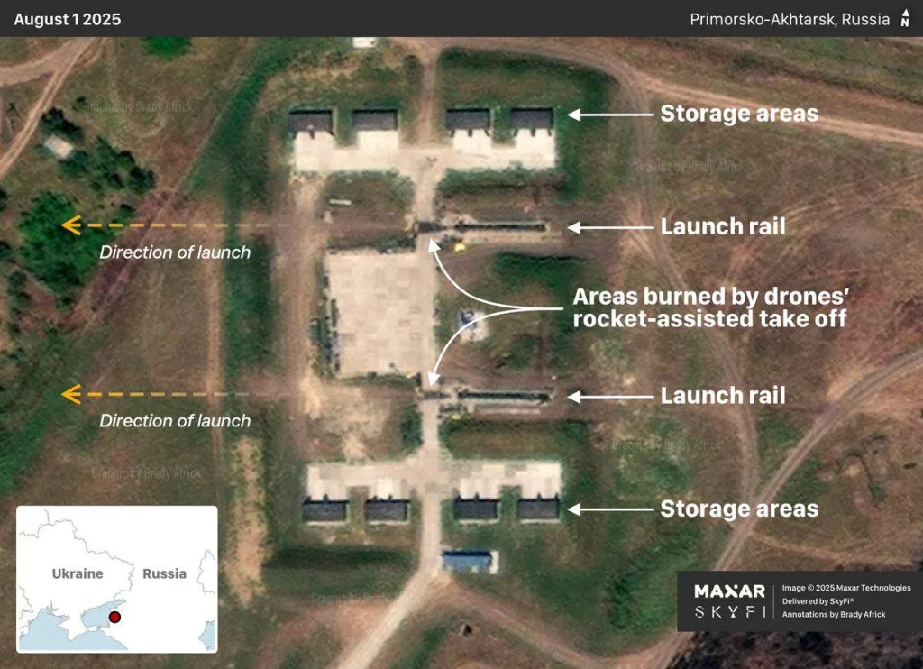 Опубликованные западным аналитиком спутниковые снимки аэродрома Приморско-Ахтарск, с которого осуществляется запуск дронов-камикадзе «Герань-2»