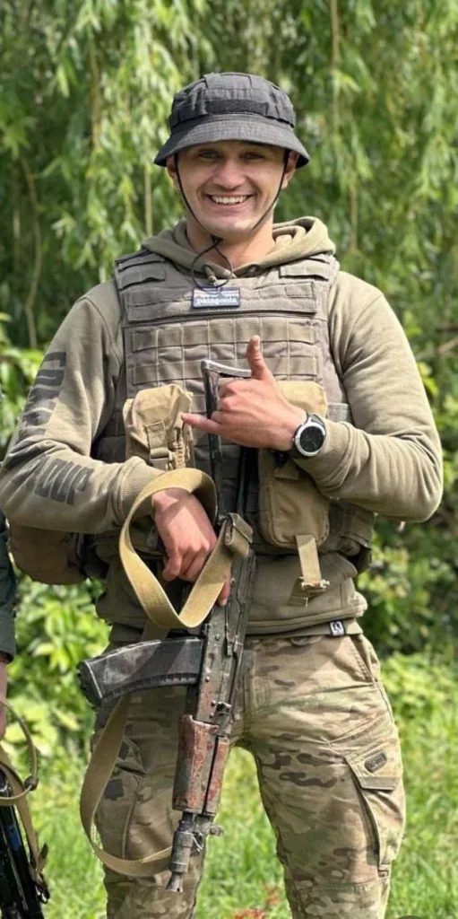 Вместо внятных доказательств успеха информационное поле напротив массово заполняют некрологи бойцов «Азова», брошенного Сырским в контратаку к северу от Покровска