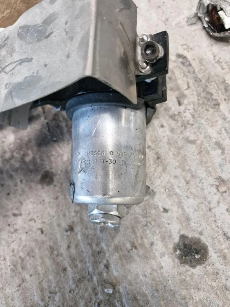 Обломки реактивных двигателей "Гераней-3", атаковавших сегодня цели в Киеве