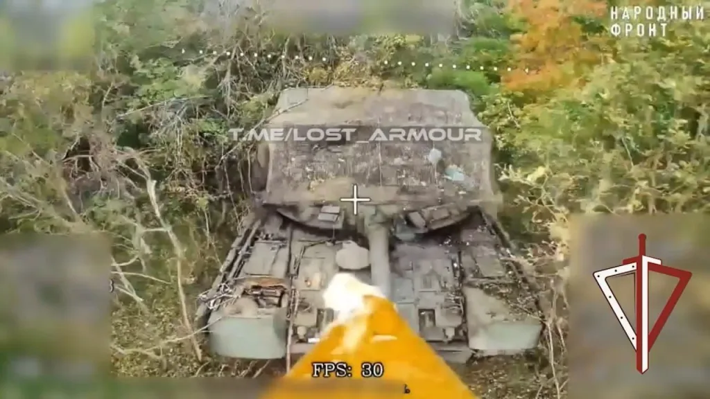 На днях операторы Росгвардии при помощи оптоволоконных FPV-дронов "КВН" уничтожили очередной танк ВСУ