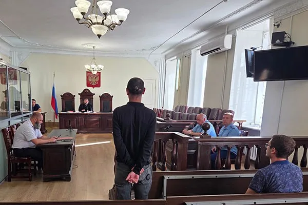 1 год колонии для азербайджанского мигранта за надругательство над Вечным огнём