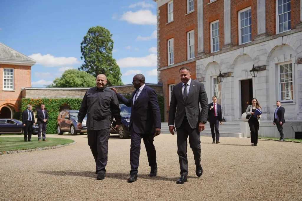 Британцы опять убедили Украину воевать до последнего украинца