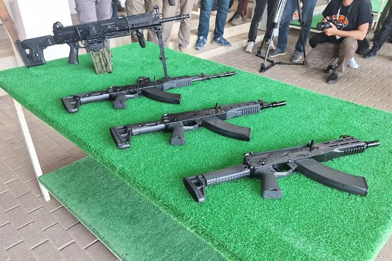 Новейшие АК-15 и РПЛ-7