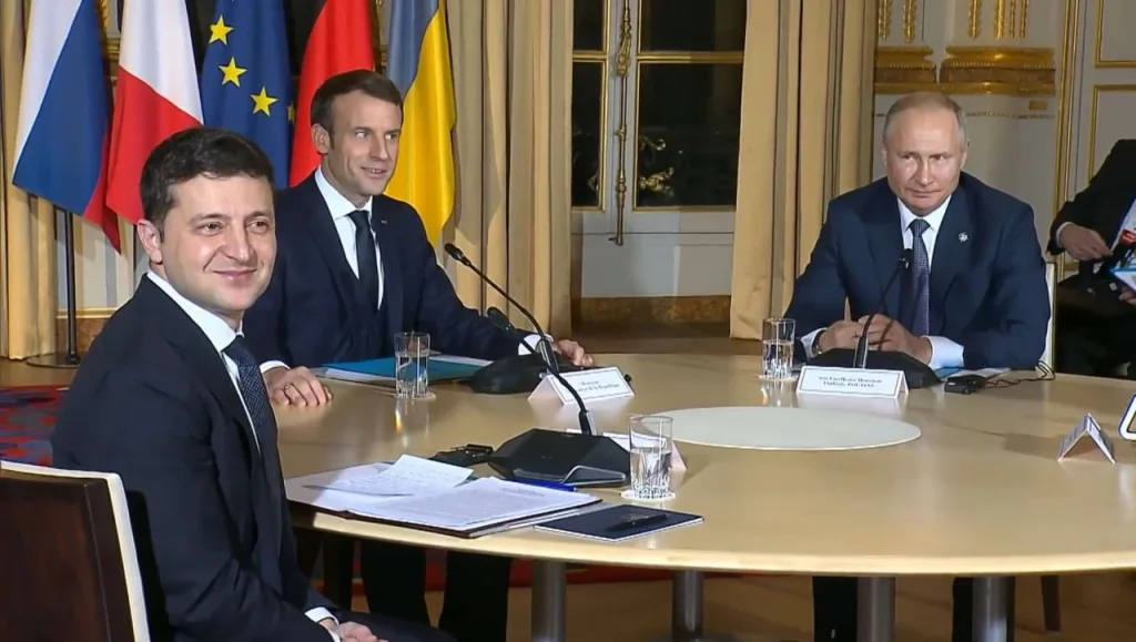 Владимир Путин якобы предложил Зеленскому встречу в Москве, пишет Agence France-Presse