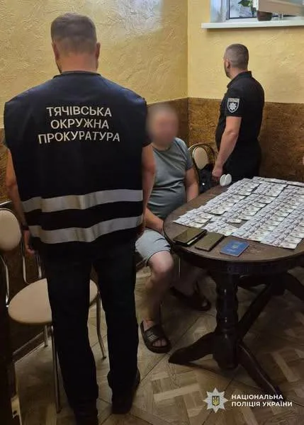 Тянет на сюжет для фильма. В Закарпатье учитель географии переправлял уклонистов через Тису