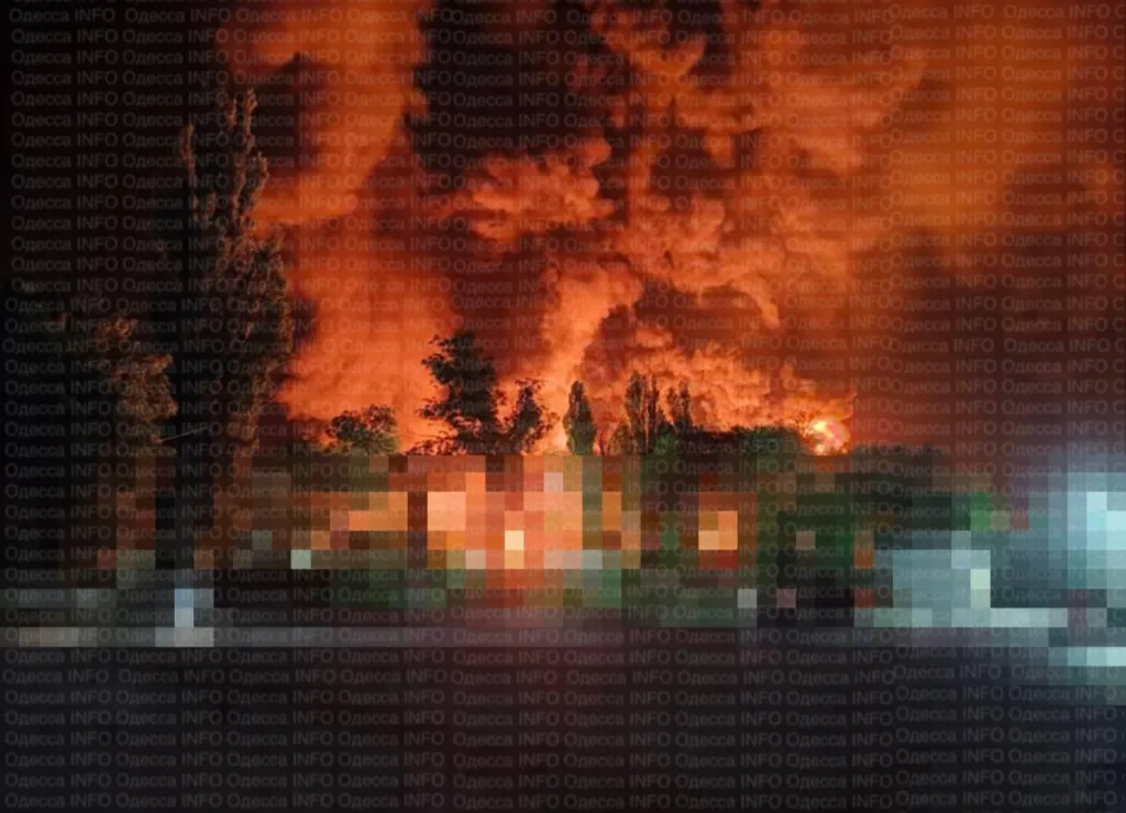 Масштабы возгораний после большого количество прилетов по Одесской области