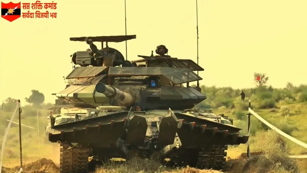 Индийские Т-90С Bhishma с легкими антидроновыми козырьками на башне