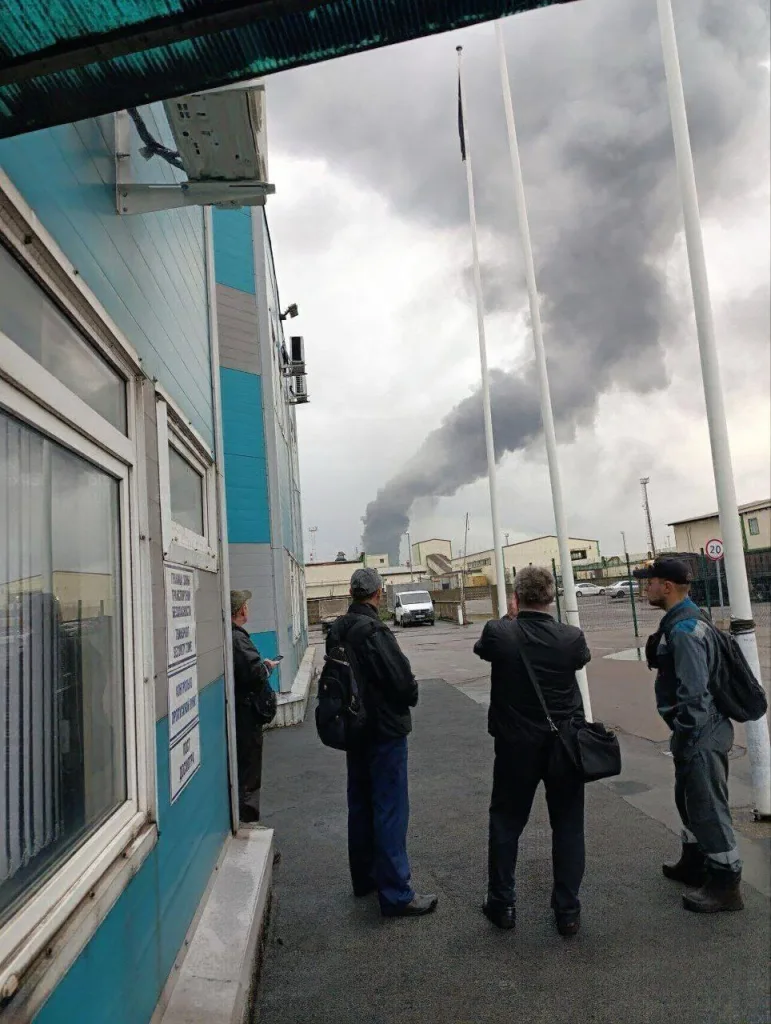 БПЛА атаковали порт Усть-Луга — крупнейший морской порт России на Балтике. Повреждён терминал «Новатэк»