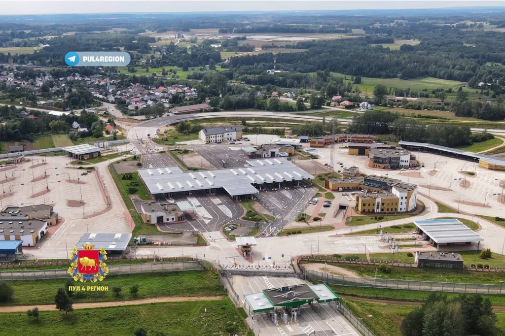 Кадры с дрона закрытых пунктов пропуска на границе Беларуси с Польшей и Литвой