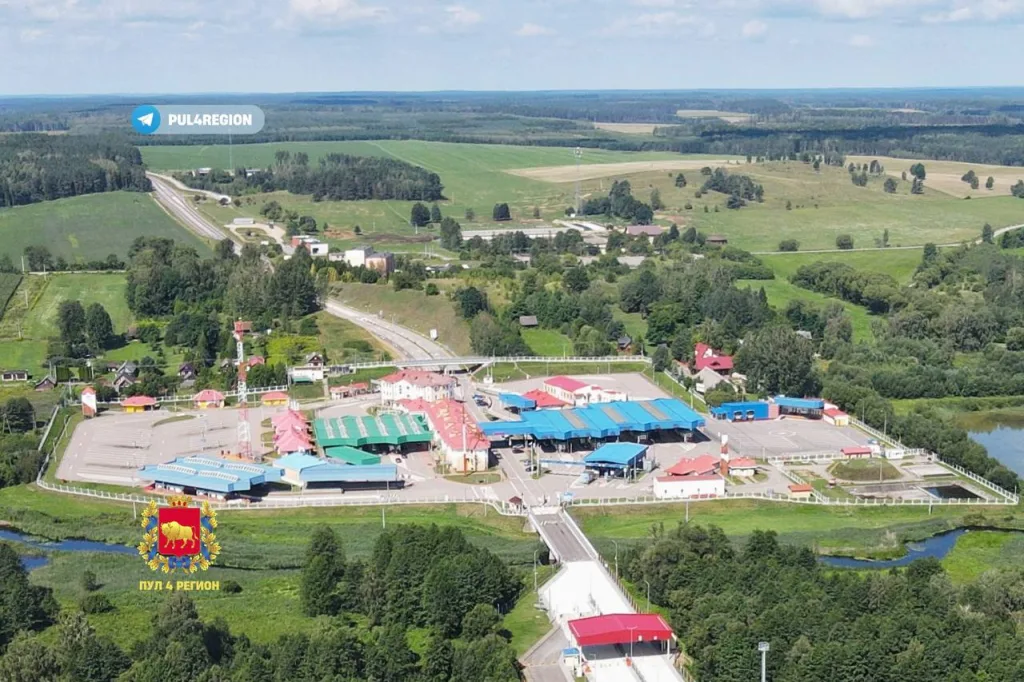 Кадры с дрона закрытых пунктов пропуска на границе Беларуси с Польшей и Литвой