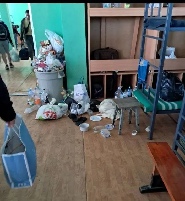 Кадры из Киевского распределительного центра, где содержатся "добровольцы", пойманные на улицах сотрудниками ТЦК и полиции