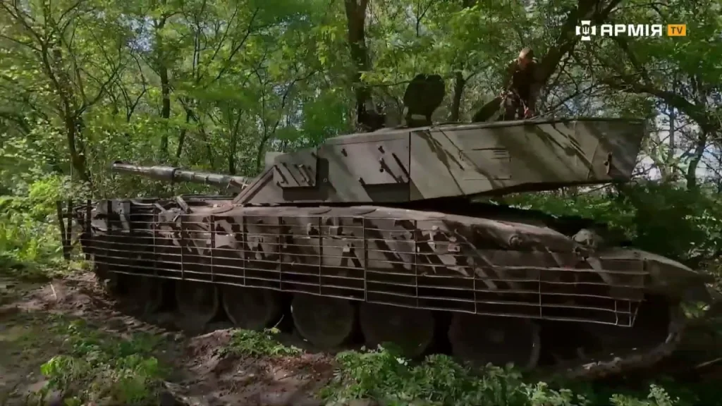 Если вдруг кто-то почему-то скучал по пропавшим из поля зрения британским Challenger 2, то тут вышел крупный репортаж об остатках данных машин в рядах 82-й ОДШБр ВСУ