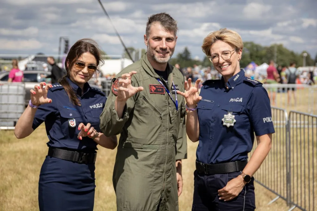 Подборка кадров падения истребителя F-16C/D Block 52+ (F-16 Jastrząb) ВВС Польши во время подготовки к авиашоу Radom 2025 в польском городе Радом