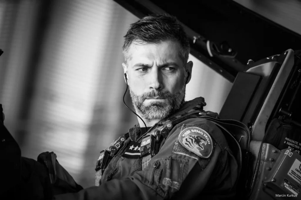 Подборка кадров падения истребителя F-16C/D Block 52+ (F-16 Jastrząb) ВВС Польши во время подготовки к авиашоу Radom 2025 в польском городе Радом