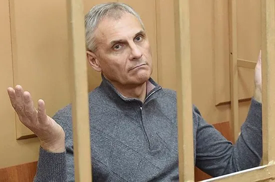 Экс-губернатор Сахалина гасит полумиллиардный штраф по 10 тыс. в месяц