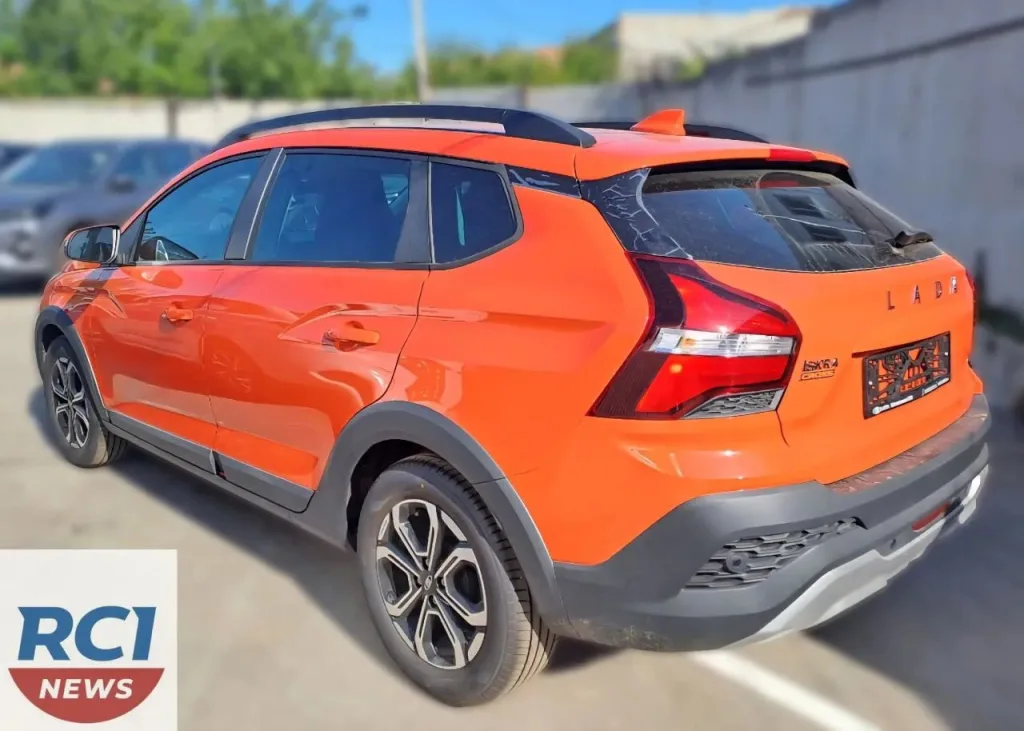 В Сети появились первые фотообзоры на Lada Iskra SW Cross в топовом оснащении Techno - автомобиль стоит 1,7 миллиона рублей
