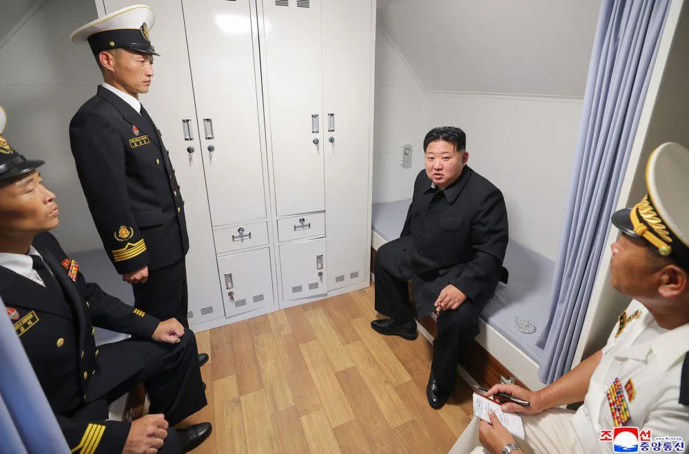 СМИ КНДР опубликовали новый материал о деятельности Ким Чен Ына, связанной с новыми эсминцами ВМС КНДР