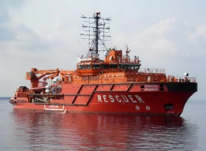 Черное море, кадры удара БПЛА ГУР противника по нашему универсальному спасательному судну проекта MPSV07