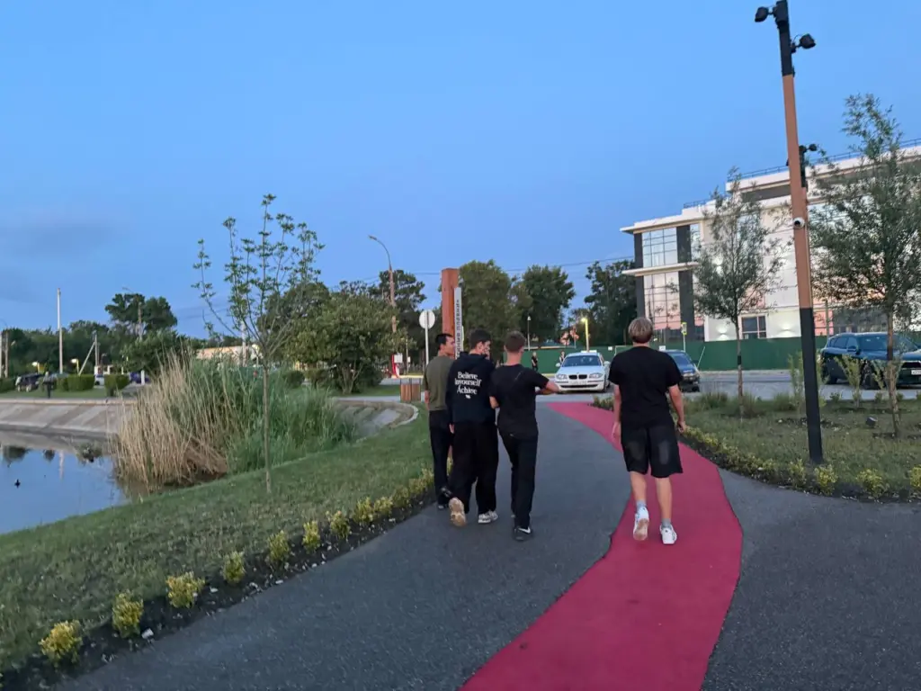 Люди засмеют: в таком слове нет буквы «З», но каждый второй ее упорно вставляет — как писать правильно и почему многие ошибаются