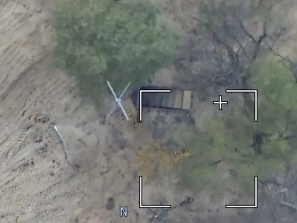 Комбинированный удар "Ланцетов" и "Гераней-2" под управлением операторов по пункту управления БПЛА ВСУ в районе приграничного села Погорельцы Черниговской области