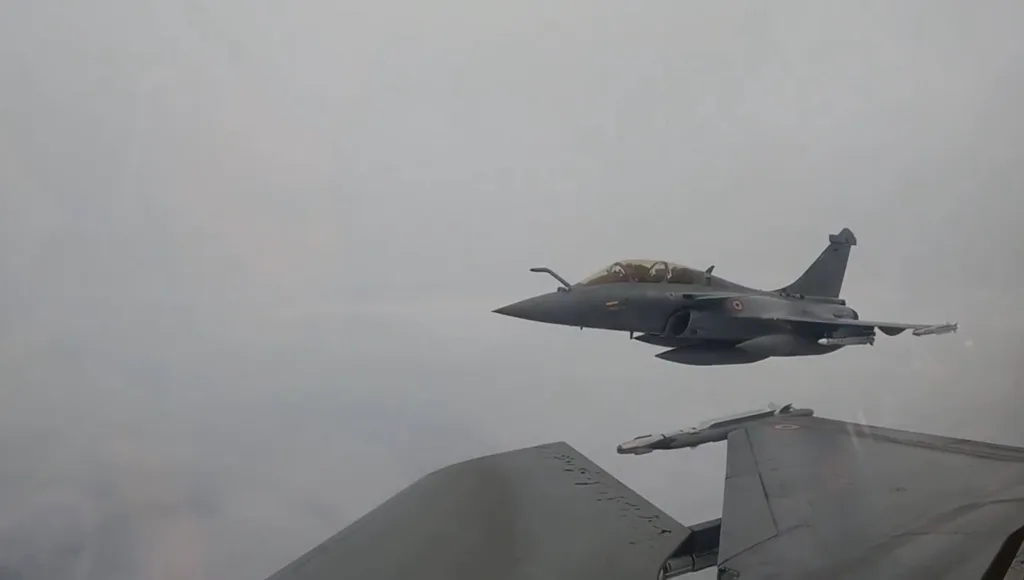 Задействованные для выполнения задач по патрулированию воздушного пространства Польши истребители Rafale французских ВКС состоят на вооружении истребительной эскадрилья 2/4 «Lafayette», которая входит в состав Командования стратегических ВВС (CFAS)