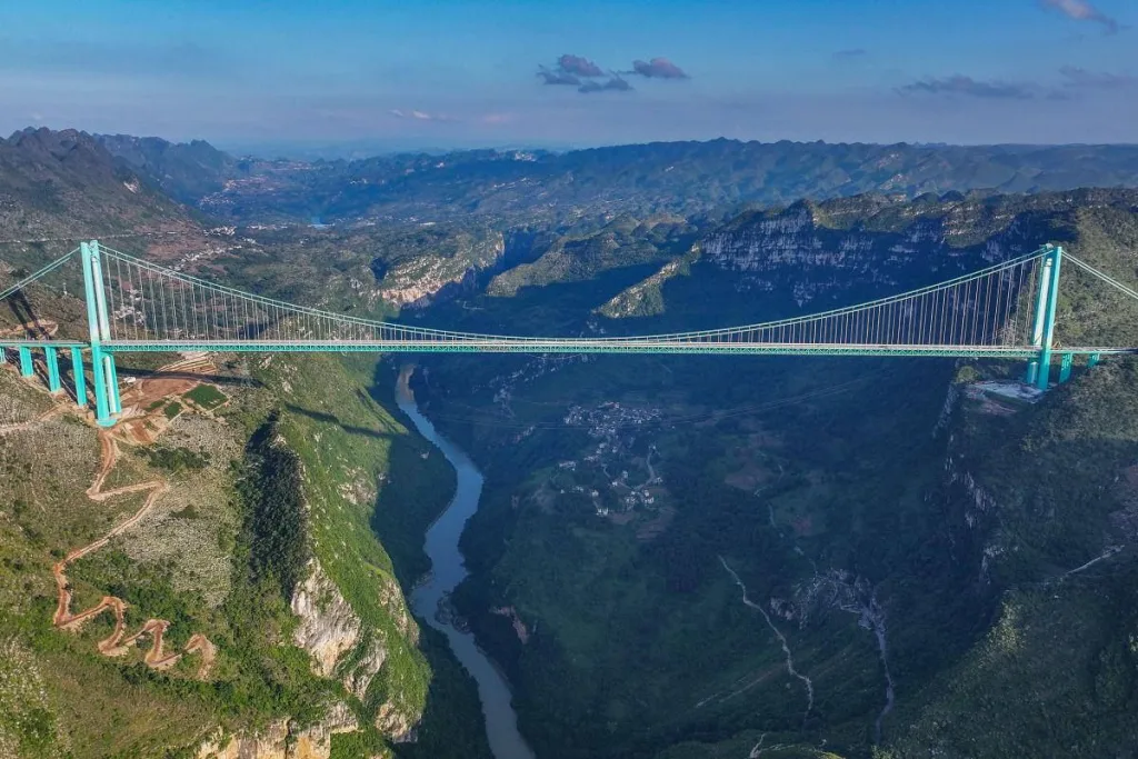 Сегодня в Китае открылся самый высокий в мире мост