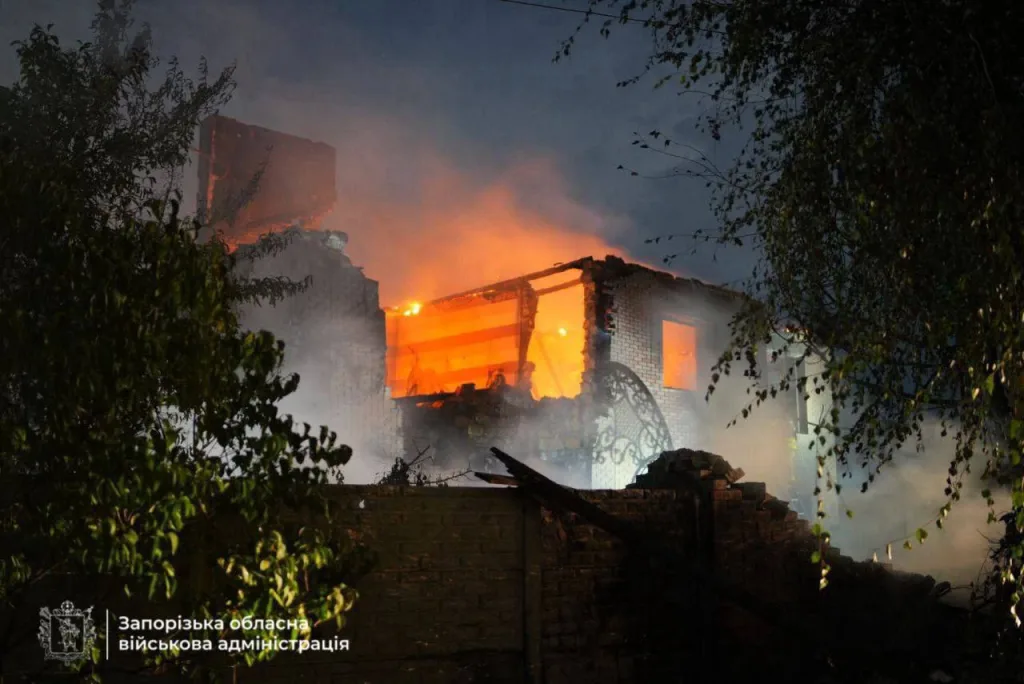 Пожары в Запорожье после ночной атаки