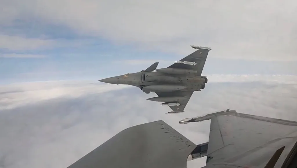 Задействованные для выполнения задач по патрулированию воздушного пространства Польши истребители Rafale французских ВКС состоят на вооружении истребительной эскадрилья 2/4 «Lafayette», которая входит в состав Командования стратегических ВВС (CFAS)