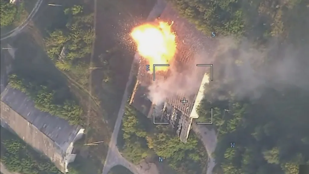 Прилет пяти "Гераней" по укрытию с техникой ВСУ возле села Бутовка Черниговской области