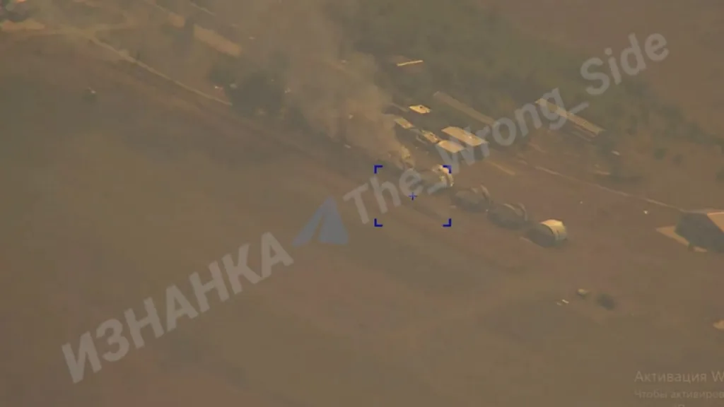 Последствия удара ОТРК "Искандер-М" по ангарам с украинскими беспилотниками и самолетам Як-52 на территории небольшого аэродрома "Каменка" в Днепропетровске