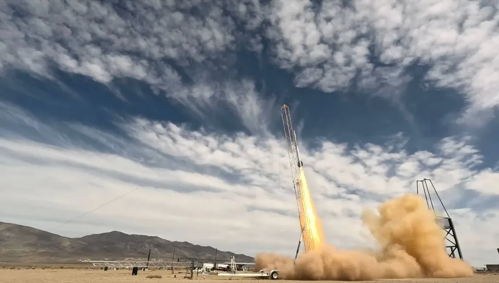 Компания RTX провела испытания наземного варианта планирующей авиабомбы GBU-53/B StormBreaker, оснащённого твердотопливным ракетным двигателем