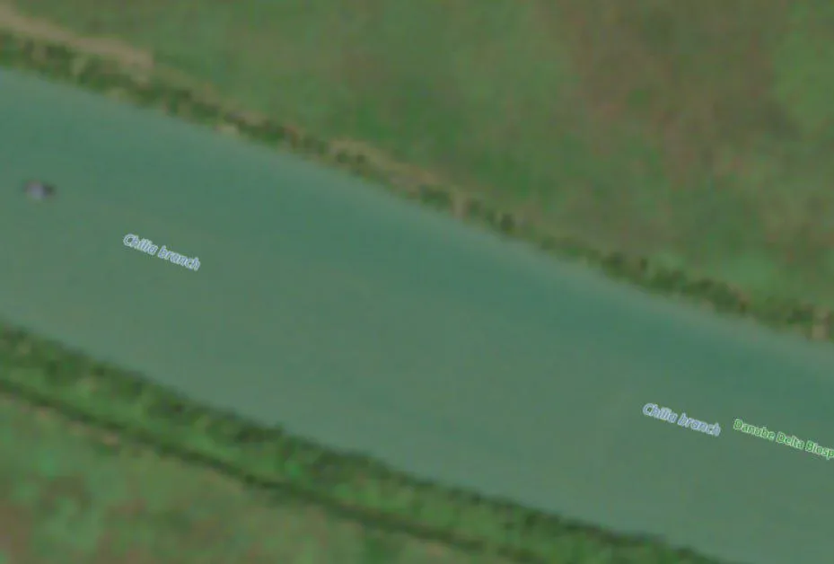 На данных спутниковых снимках, с почти 100% вероятностью, можно увидеть приунывший СЗРК "Симферополь", легший на грунт на ровном киле или на бок после удара российского МБЭК